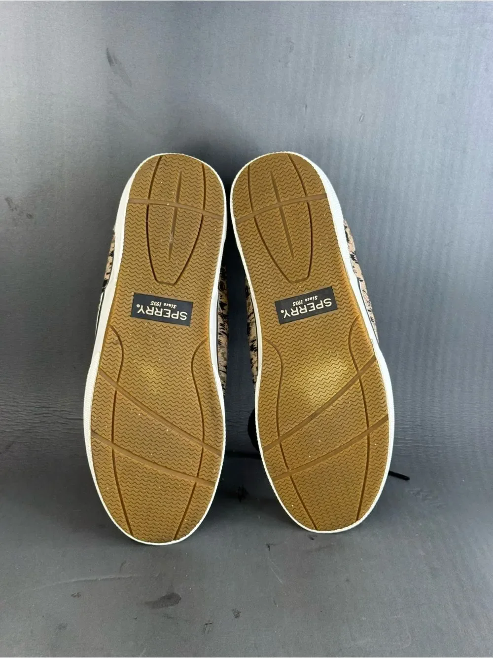 Sperry gently used
